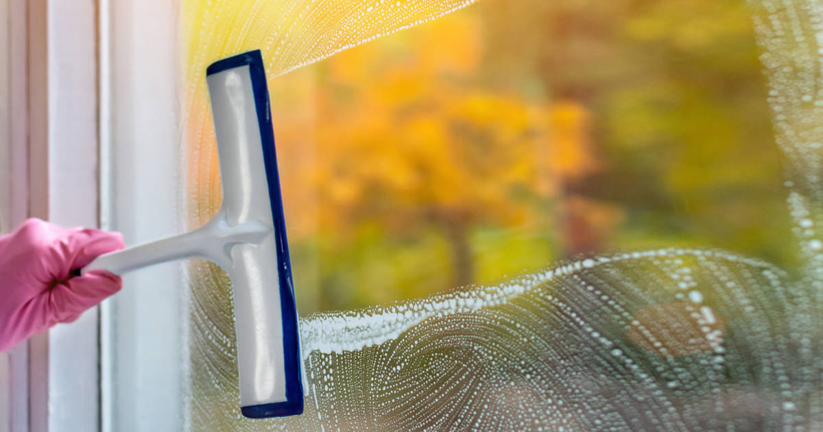 Cómo limpiar los cristales de las ventanas para que no te queden rayas