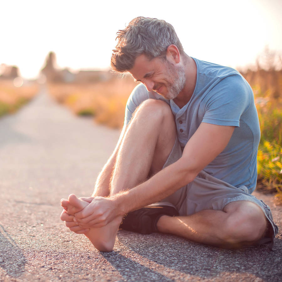 Dolor en los pies: descubre las posibles causas según dónde te duela