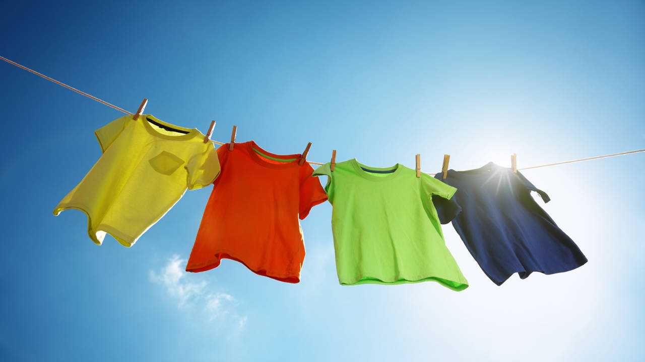 El truco para eliminar las manchas amarillas de la ropa que no conocías (y  es gratis)