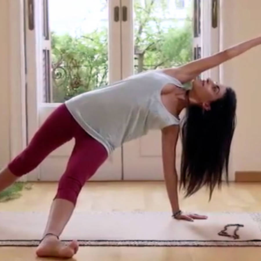3 asanas de yoga para ganar autoestima que te ayudan a disfrutar de la vida (con vídeo)