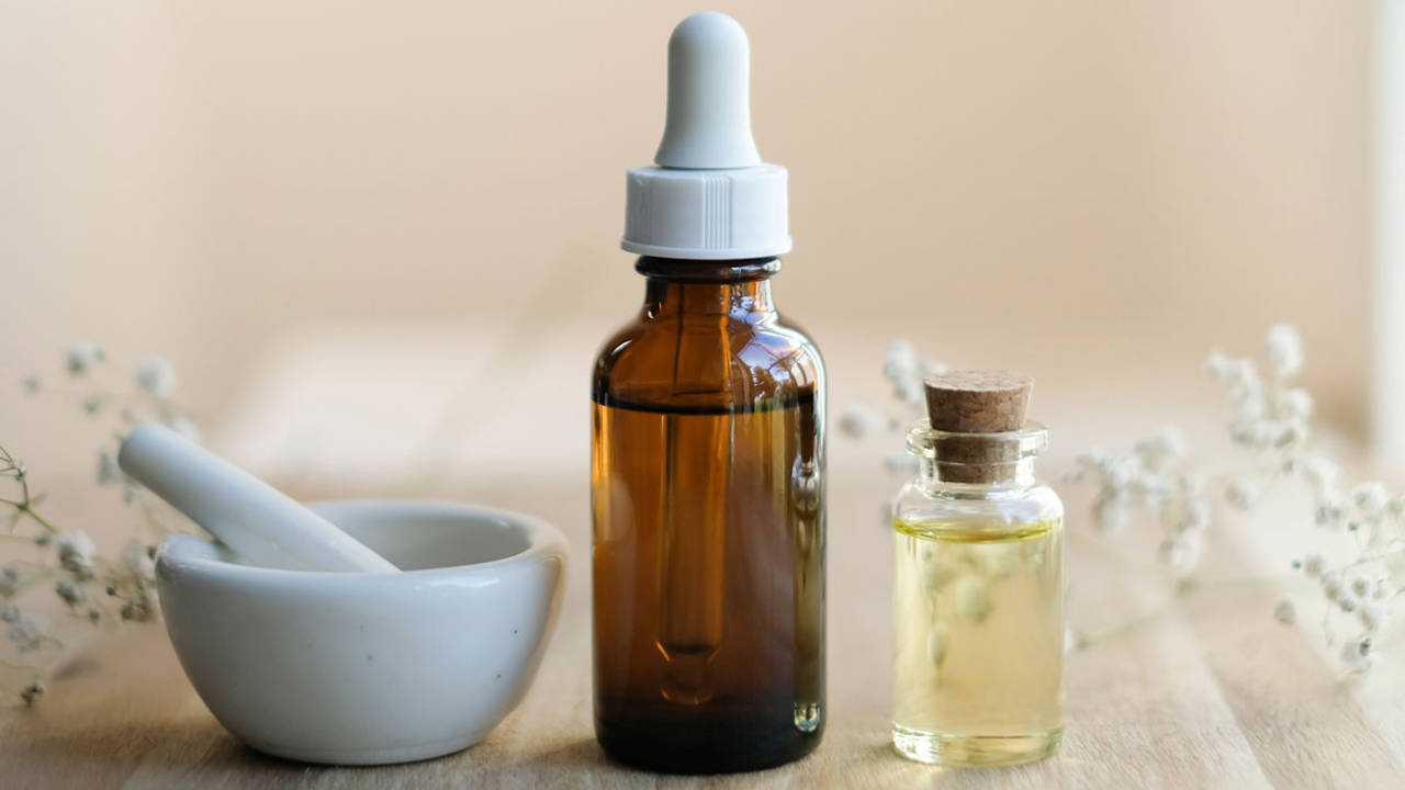 9 aceites esenciales maravillosos que puedes añadir a tu crema hidratante para potenciar sus beneficios