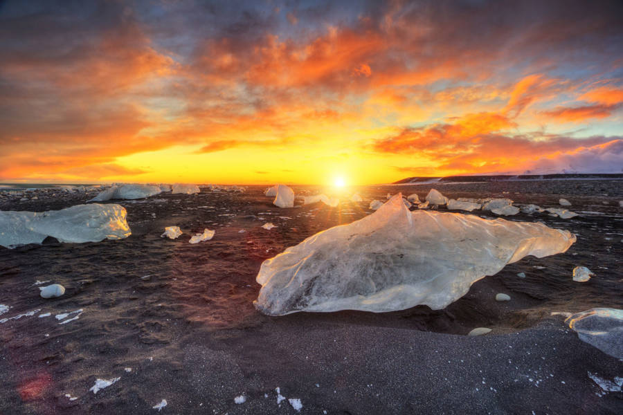 Atardecer en Islandia: el fuego y el hielo son elementos fundacionales en la mitología nórdica.