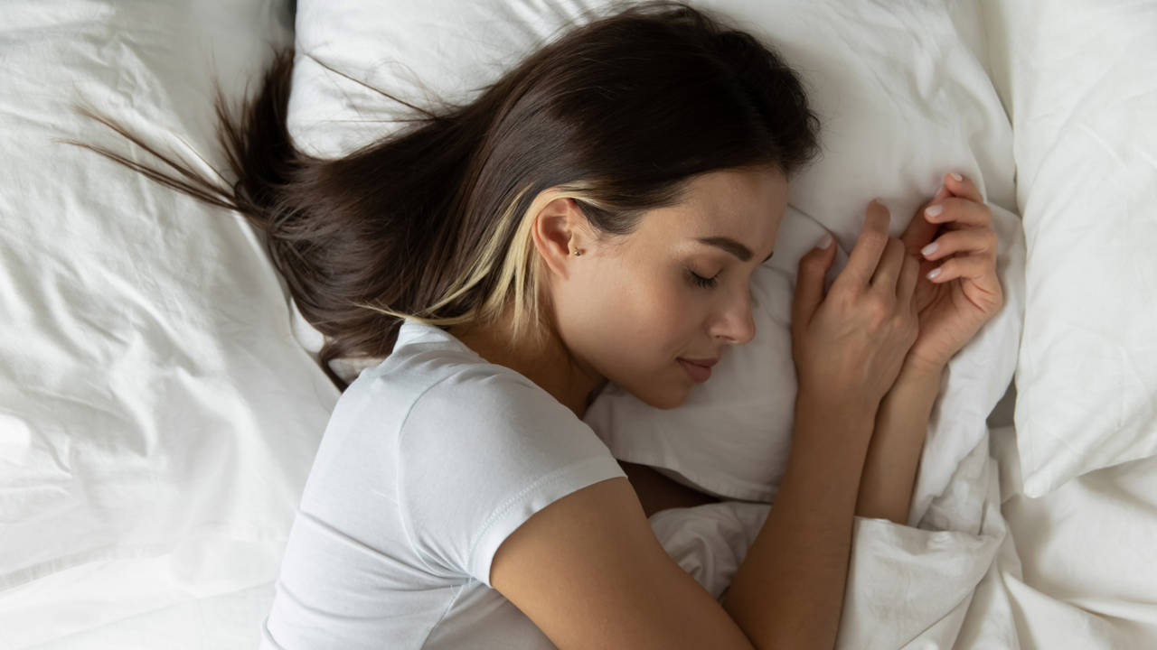 Por qué se duermen las manos al dormir