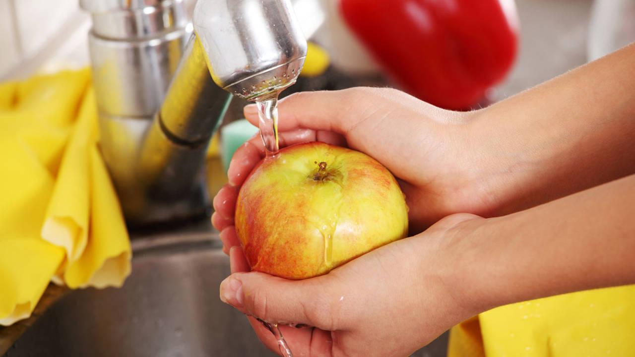 lavar manzanas