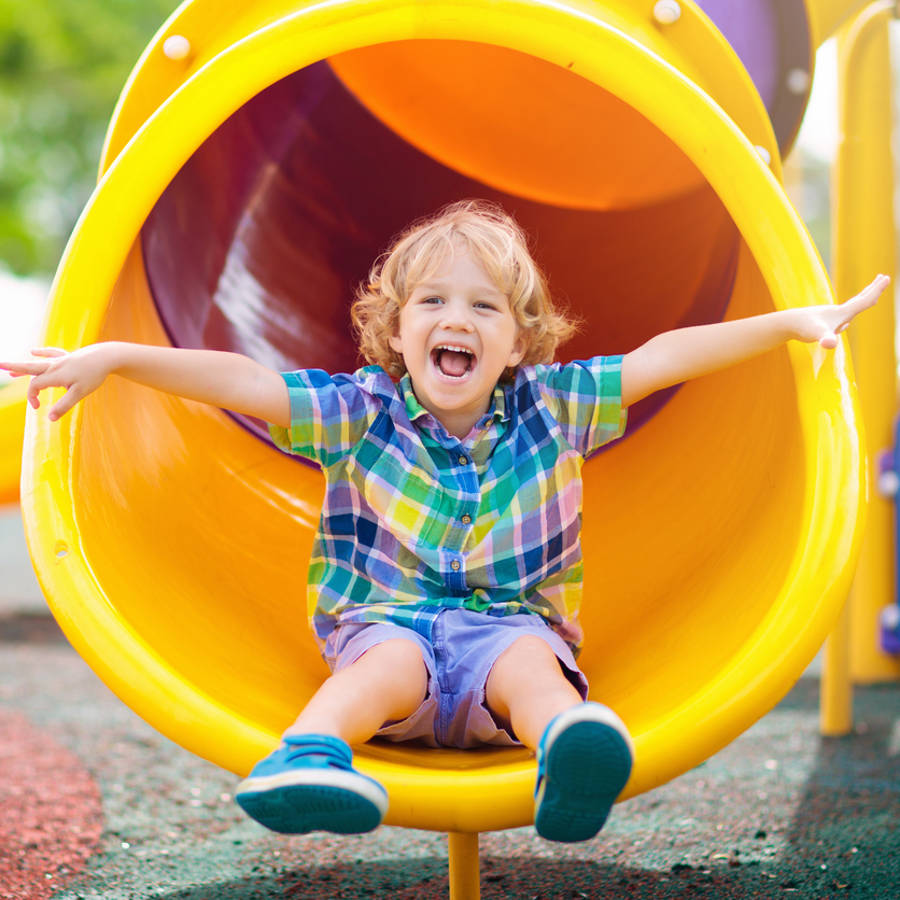 Riesgo para los niños: los parques infantiles con suelo de caucho liberan compuestos tóxicos 
