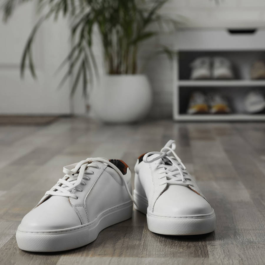 El trucazo que triunfa para eliminar el mal olor de zapatos y zapatillas: fácil, barato y natural