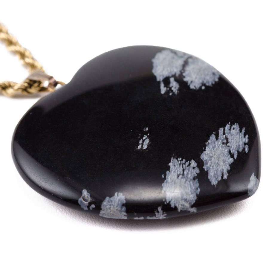 Obsidiana: propiedades y significado espiritual de la piedra más protectora