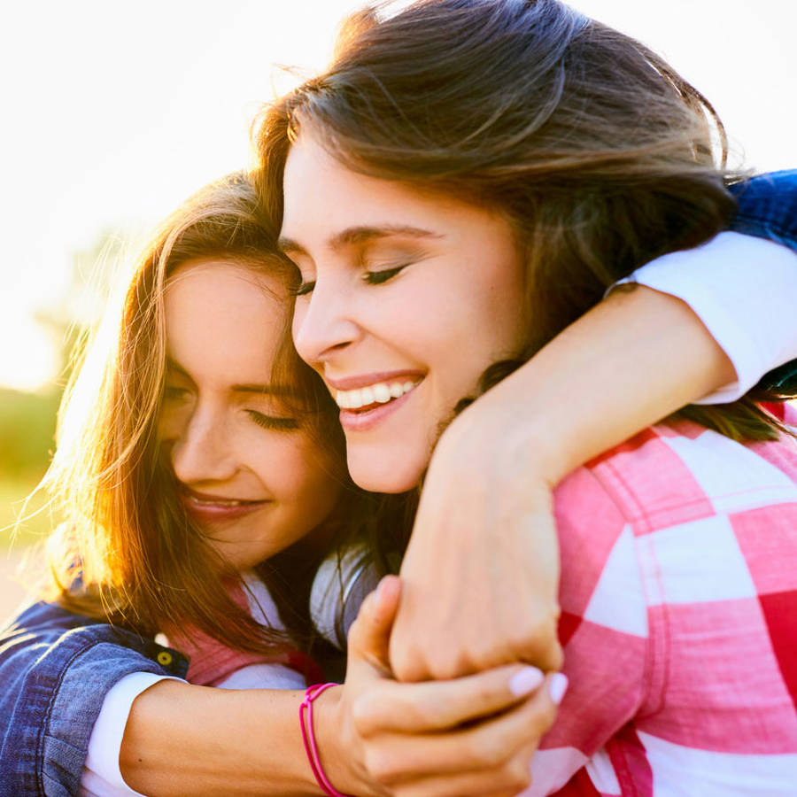 Robert Waldinger, psiquiatra de Harvard: "Así determina tu felicidad el tipo de relaciones que mantienes con amigos y familiares"