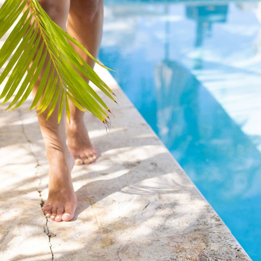 Cómo cuidar y proteger tus pies en verano cuando vas a la piscina