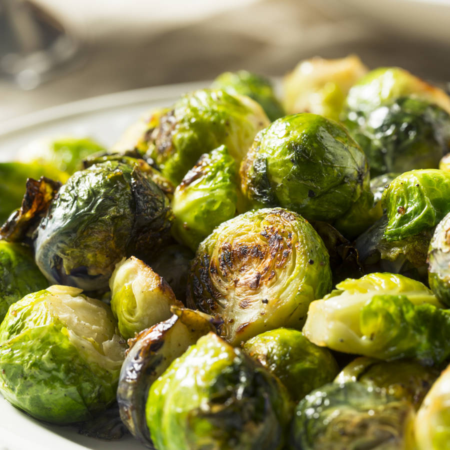 7 maneras de cocinar las coles de Bruselas que las hacen tan atractivas que hasta los niños se las comerán