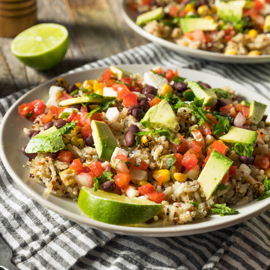 Ensalada de aguacate: 4 recetas originales y frescas que te solucionan las cenas de verano