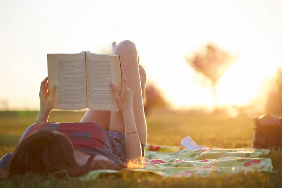 Leer libro en verano