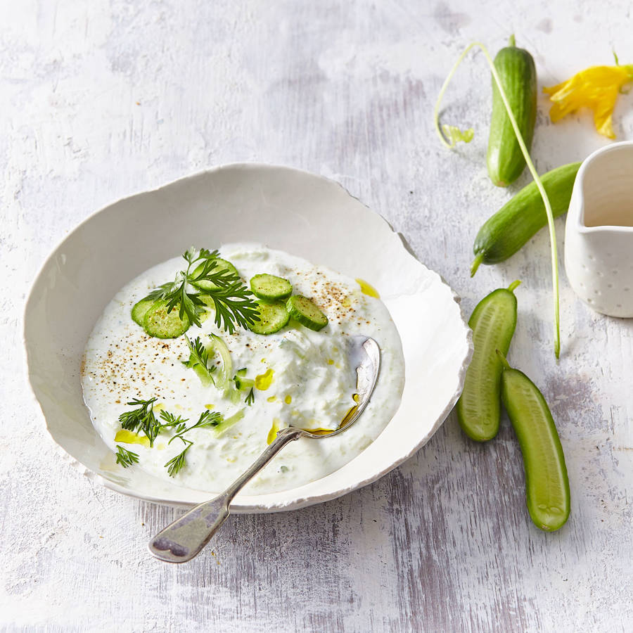 Crema fría de pepino, ajo y yogur de cabra