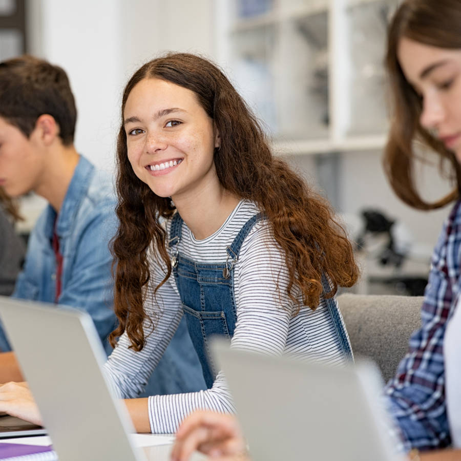 ¿Tu hijo comienza en el instituto? Así puedes ayudarle en este cambio para que lo disfrute y sea feliz