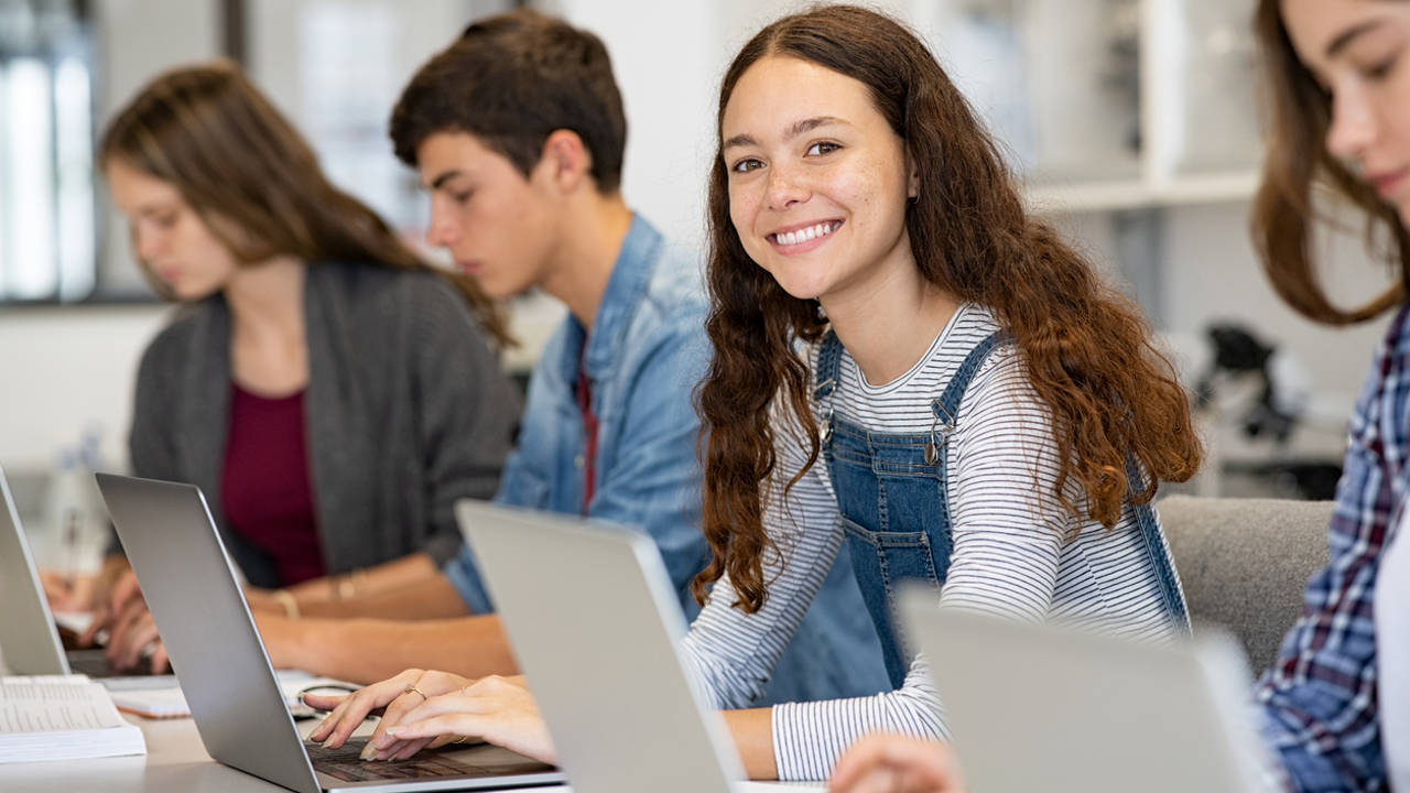 Estudiante feliz