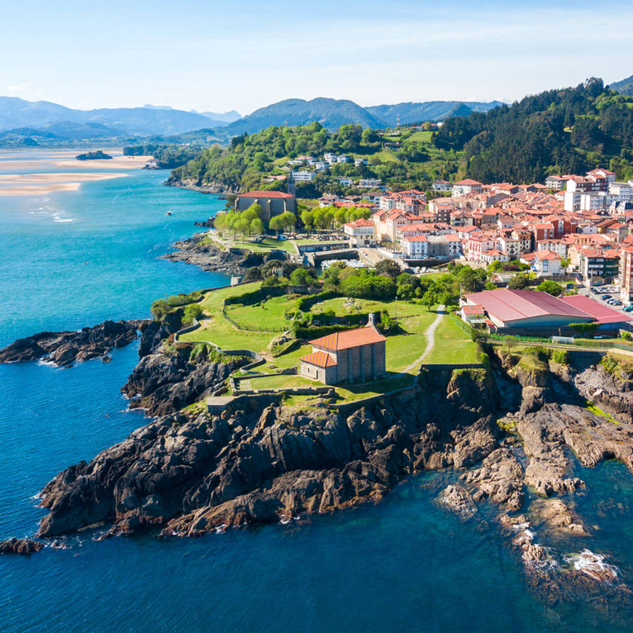 El pueblo más bonito de España al que viajar en agosto según National Geographic está en el País Vasco