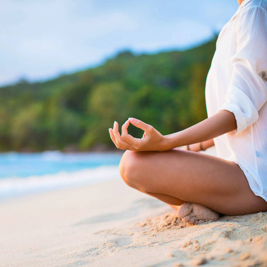 Meditación para llevar mejor el calor (con una respiración del yoga que ayuda a refrescar el cuerpo)