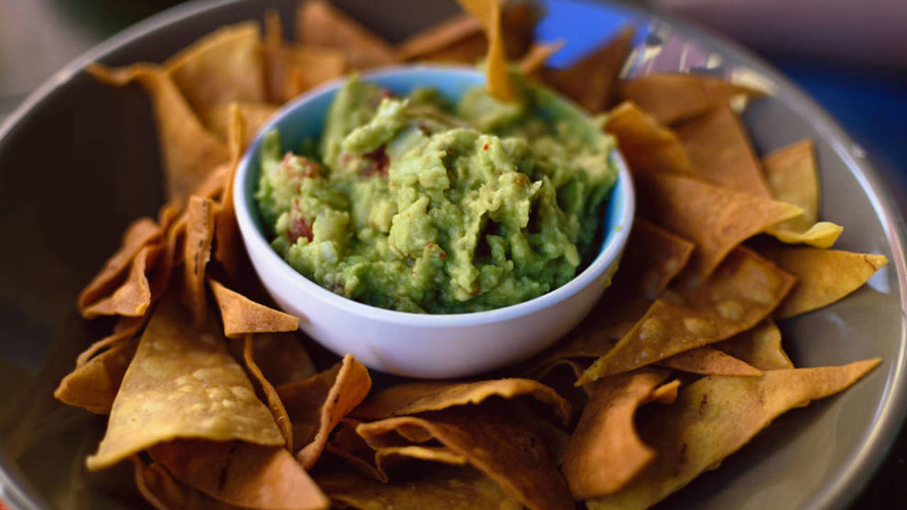 nachos con guacamole 