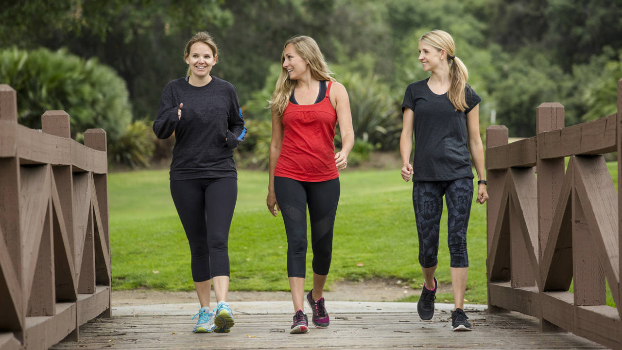 Mujeres caminando