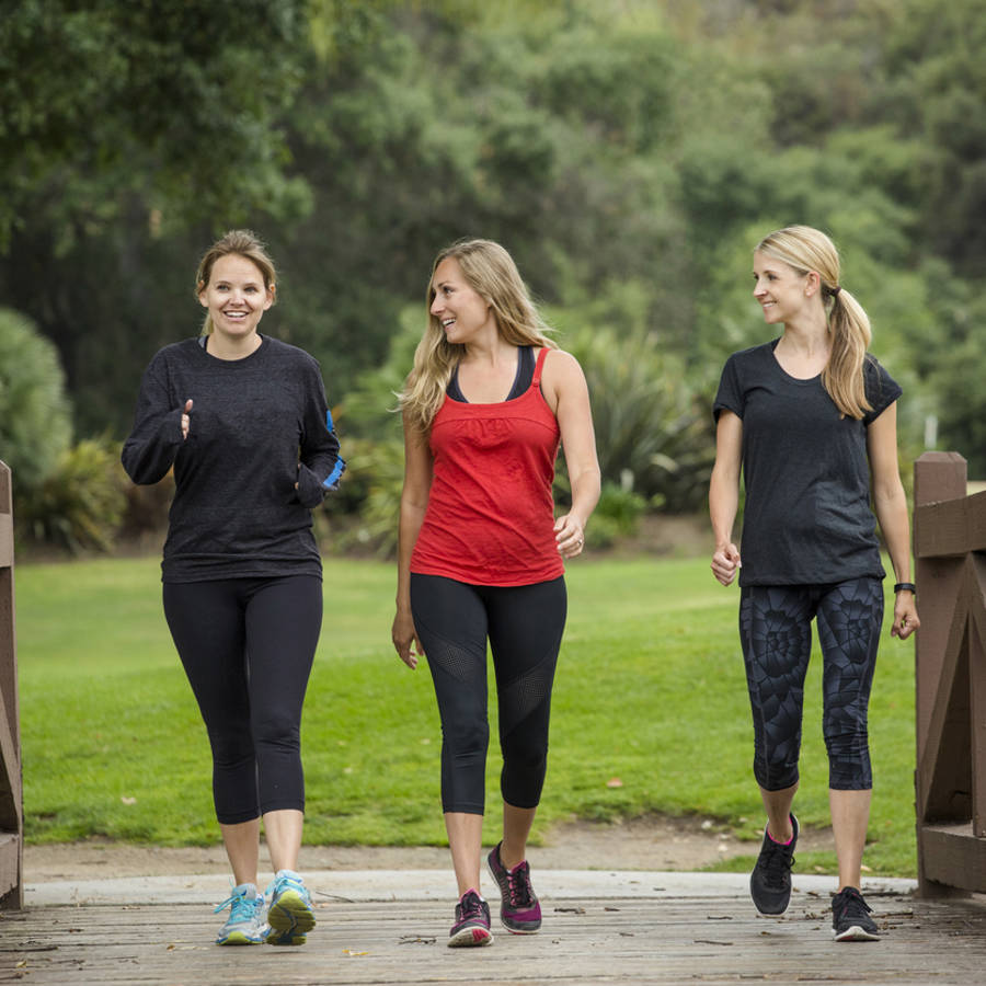 Mujeres caminando