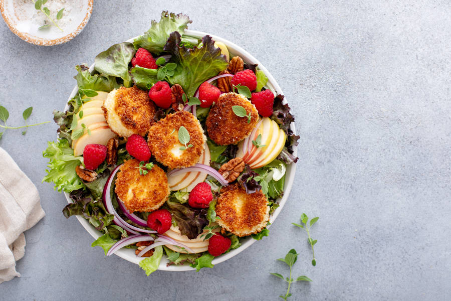 ensalada con queso de cabra frito