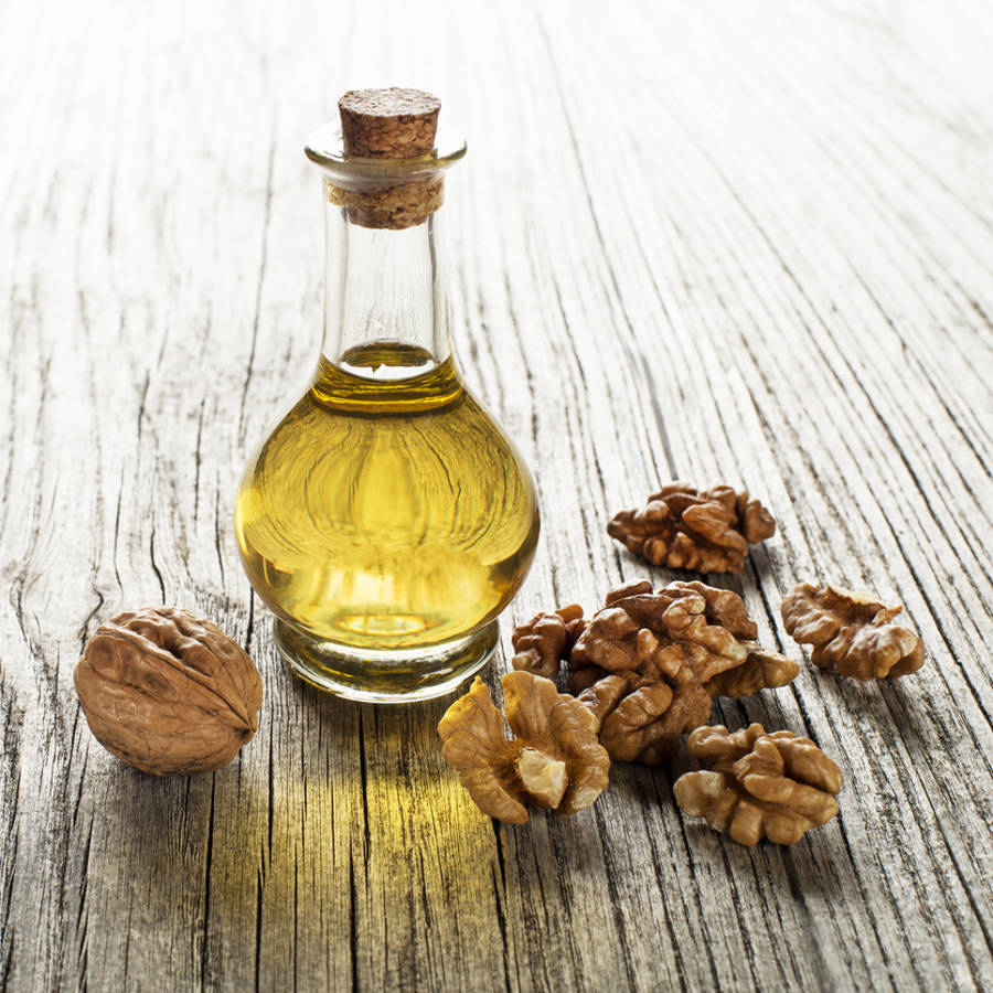 Ni aceite de almendras ni de rosa mosqueta: este es el aceite rico en omega 3 que rejuvenece la piel y se nota enseguida