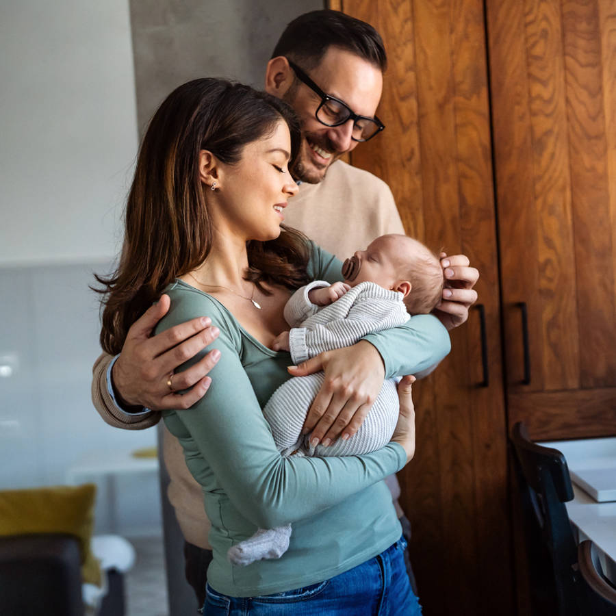 Pareja con bebé