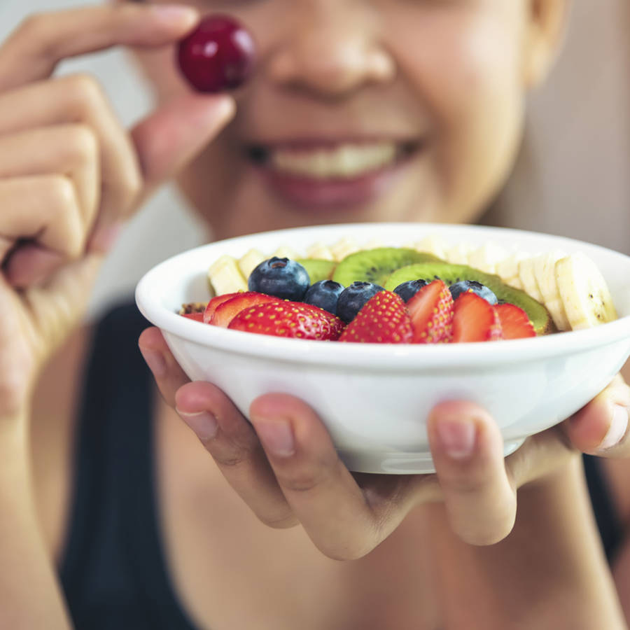 Estos son los alimentos que un neurocientífico recomienda comer a diario para revitalizar las células y vivir más años