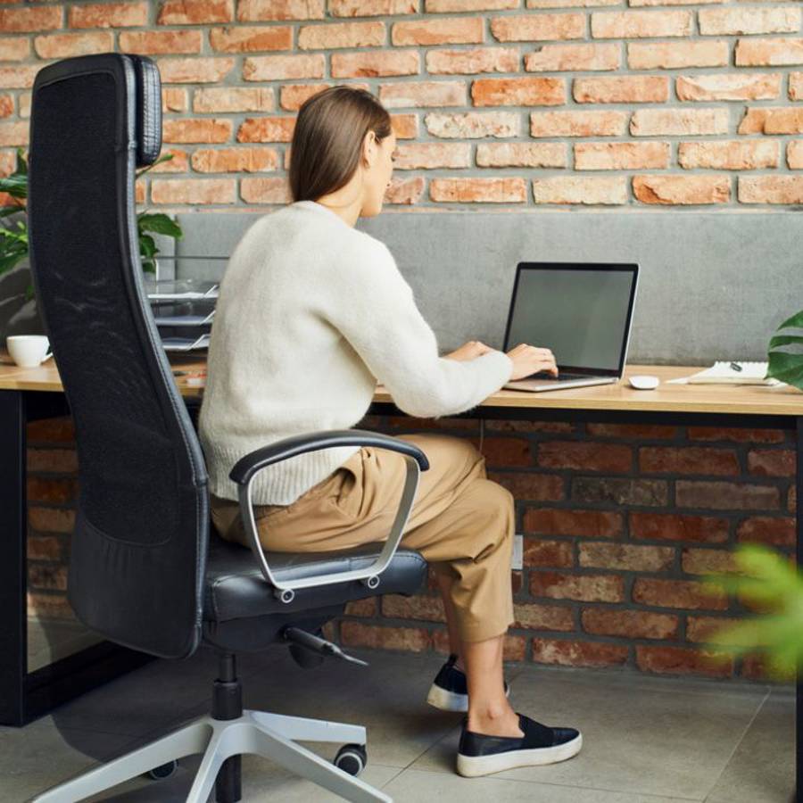 Dedicar 5 minutos a ordenar la mesa de trabajo antes de empezar la jornada laboral aumenta la productividad según los psicólogos