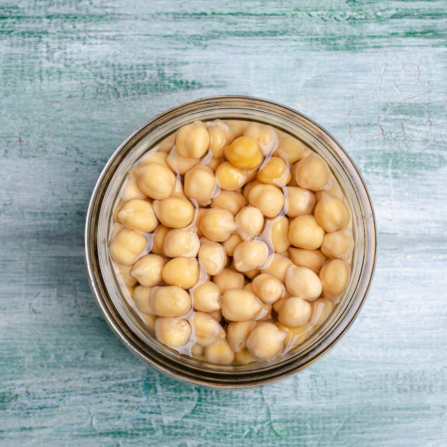 Los cocineros coinciden: el mejor truco para ablandar los garbanzos rápidamente se hace con un ingrediente