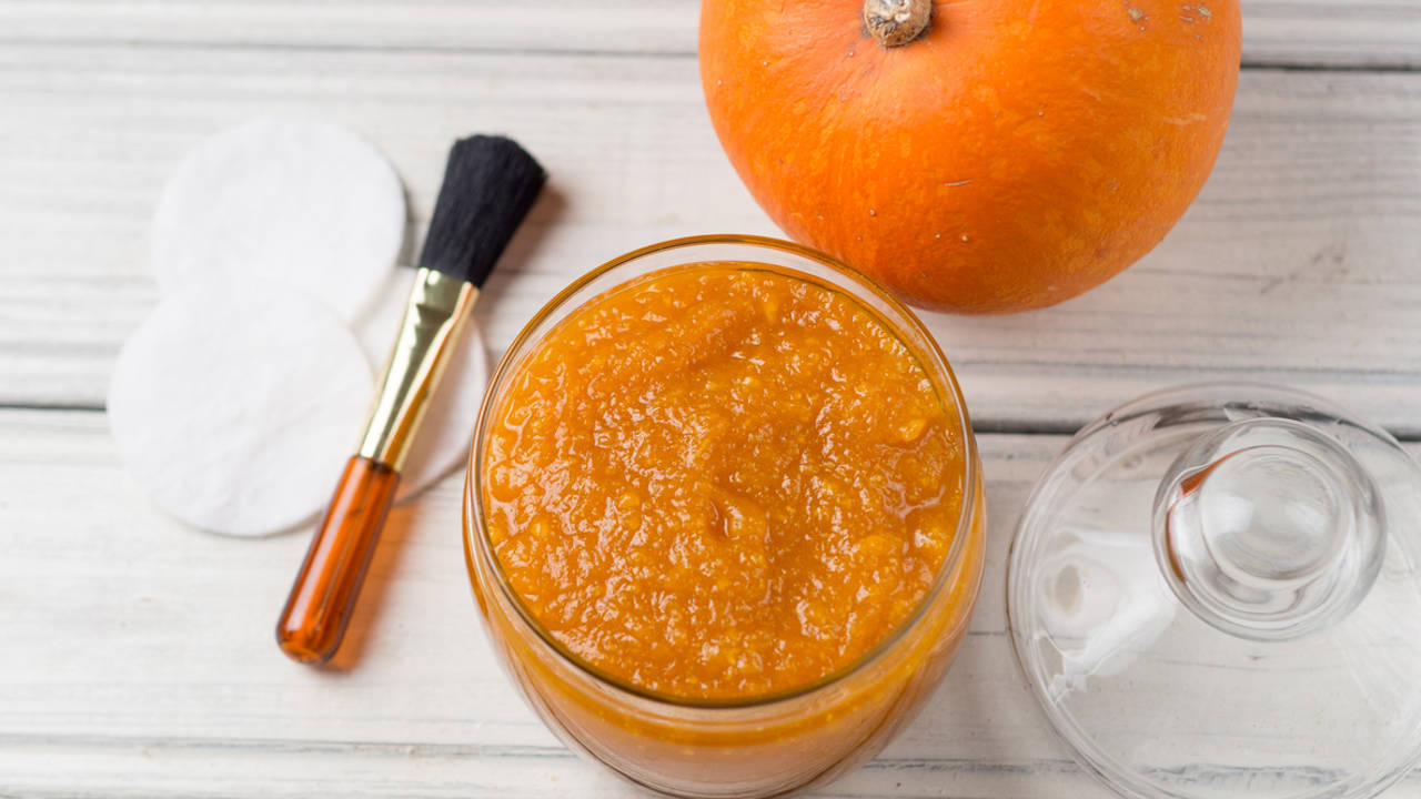 Cómo hacer una mascarilla facial de calabaza fácil y gustosa para lucir una piel radiante en otoño