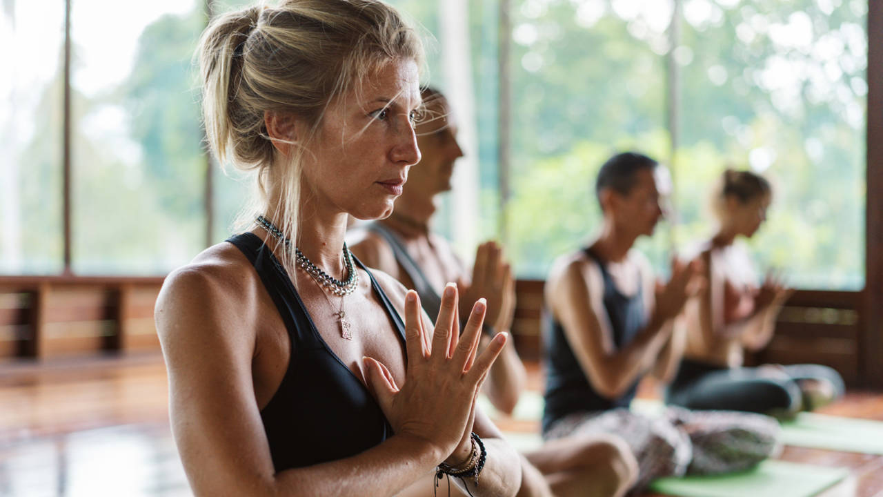 Hatha yoga: el yoga para principiantes que transforma tu cuerpo, aumenta la concentración y te hace más feliz desde la primera sesión