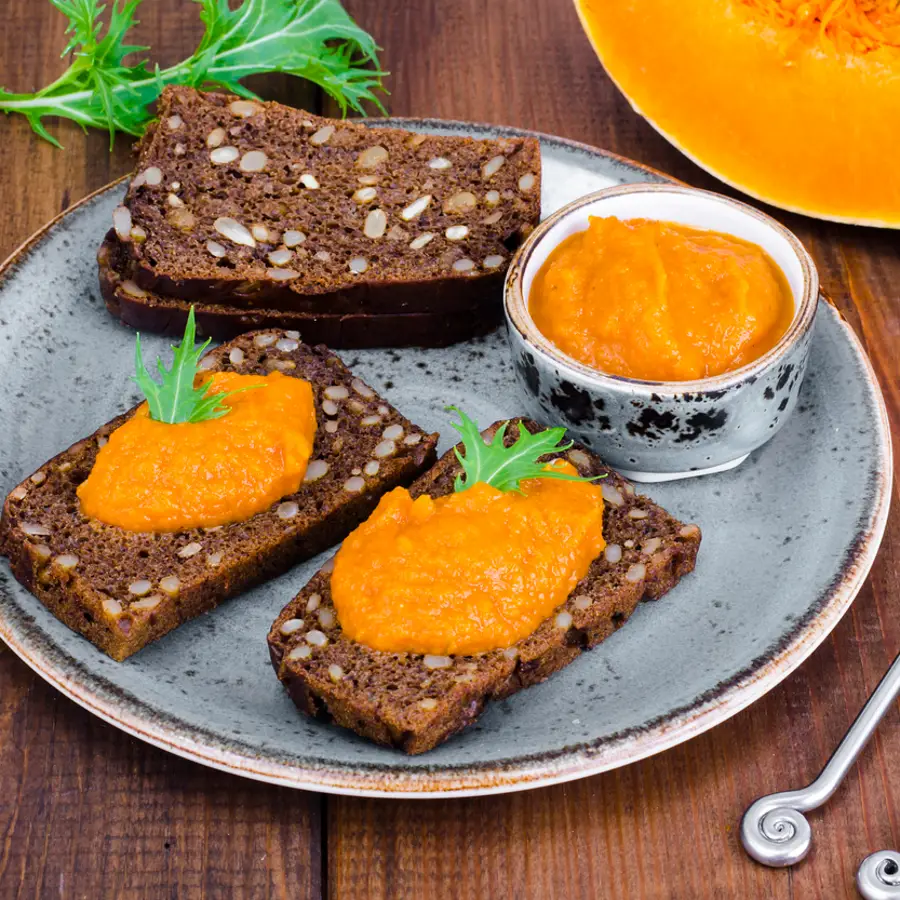 El paté de calabaza fácil y ligero ideal para tus canapés (y tostadas de desayuno)