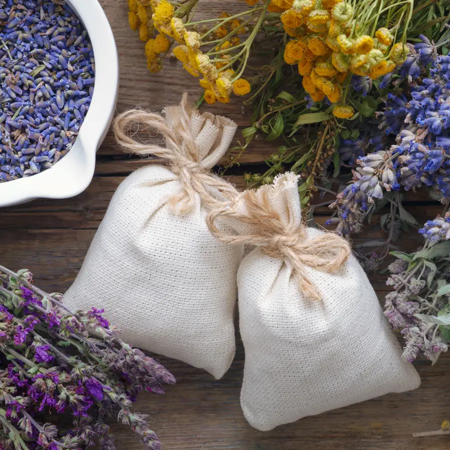 Así puedes hacer bolsitas perfumadas caseras para ahuyentar a las polillas