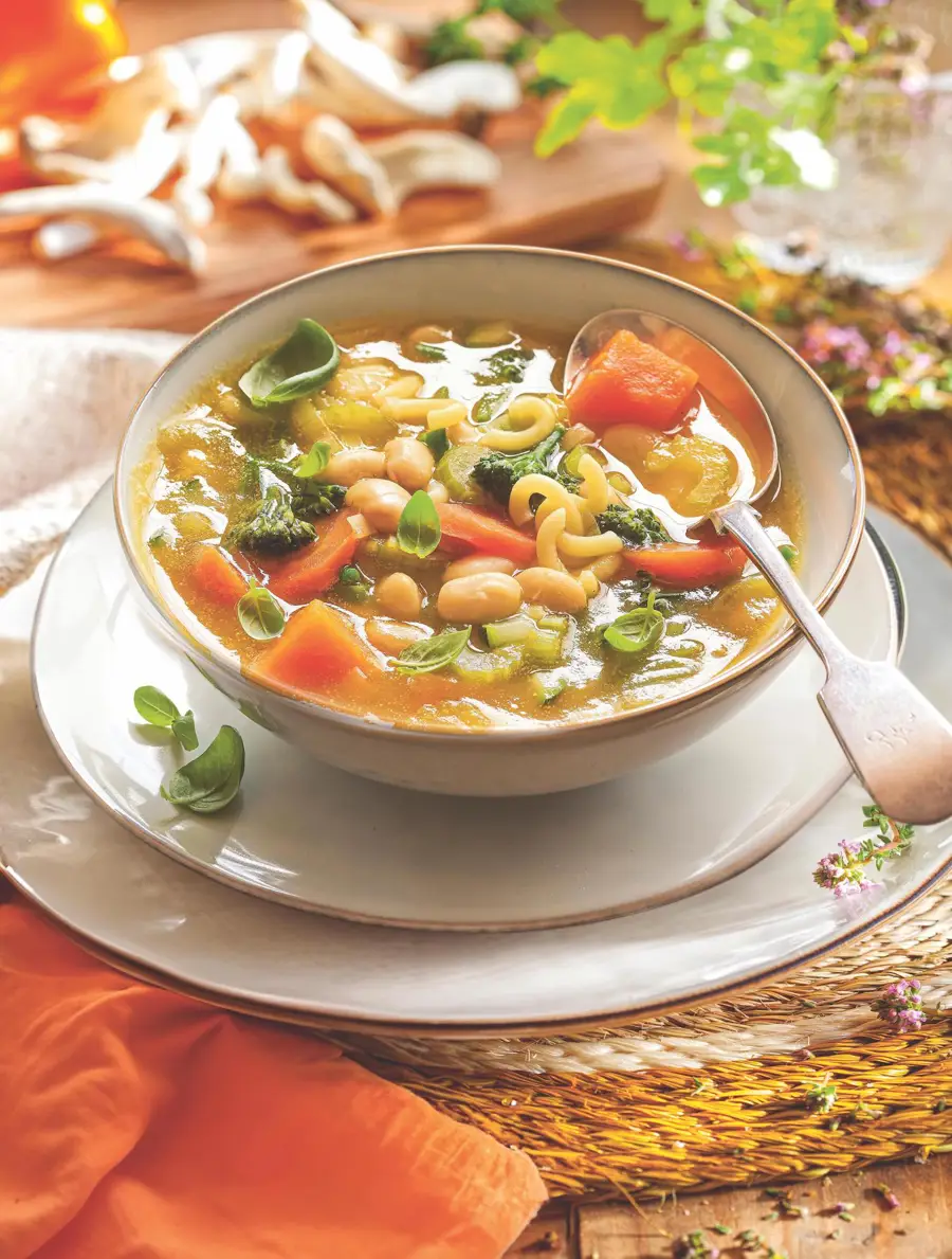 Sopa de alubias blancas con verduras