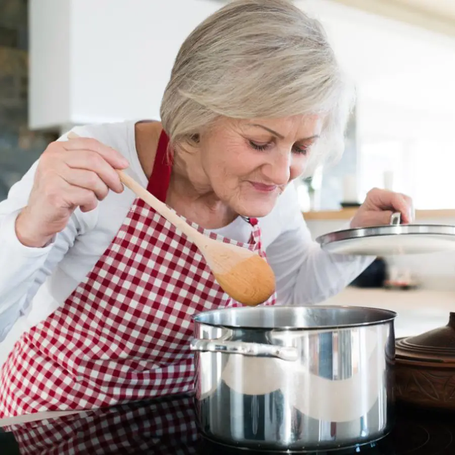 Abuela cocinando