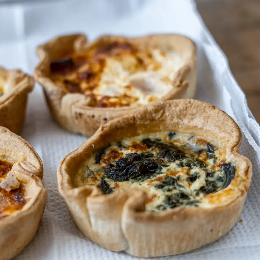 Quiche proteica con queso cottage: la cena rápida y sana para chuparse los dedos