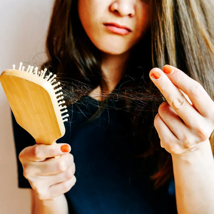 Así afecta el agua con mucha cal al cabello (y los trucos para remediarlo)