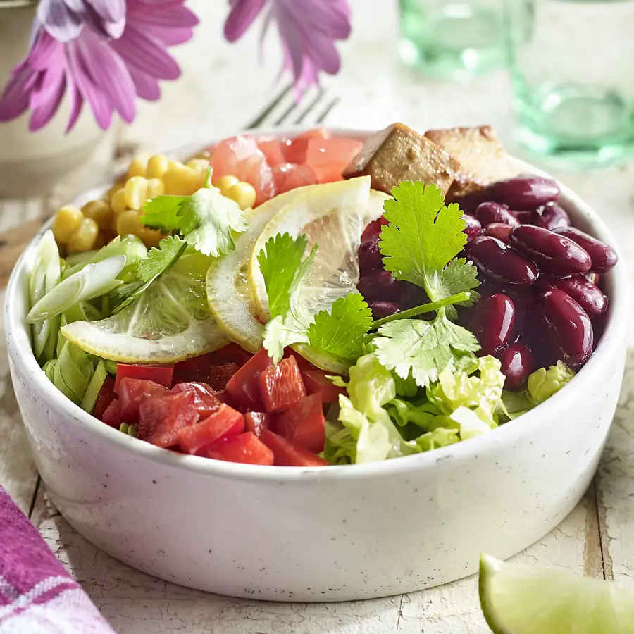 Un cocinero revela la fórmula básica para aliñar bien la ensalada: "No es echar un chorrito de aceite y vinagre"