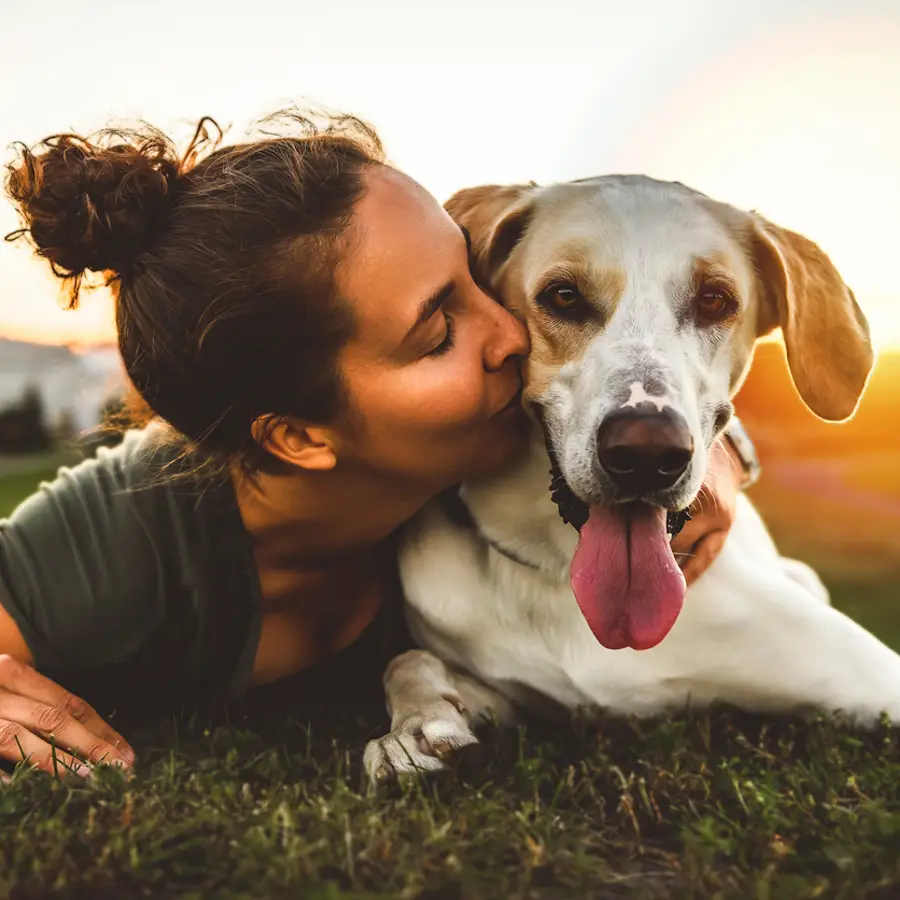 mujer con perro