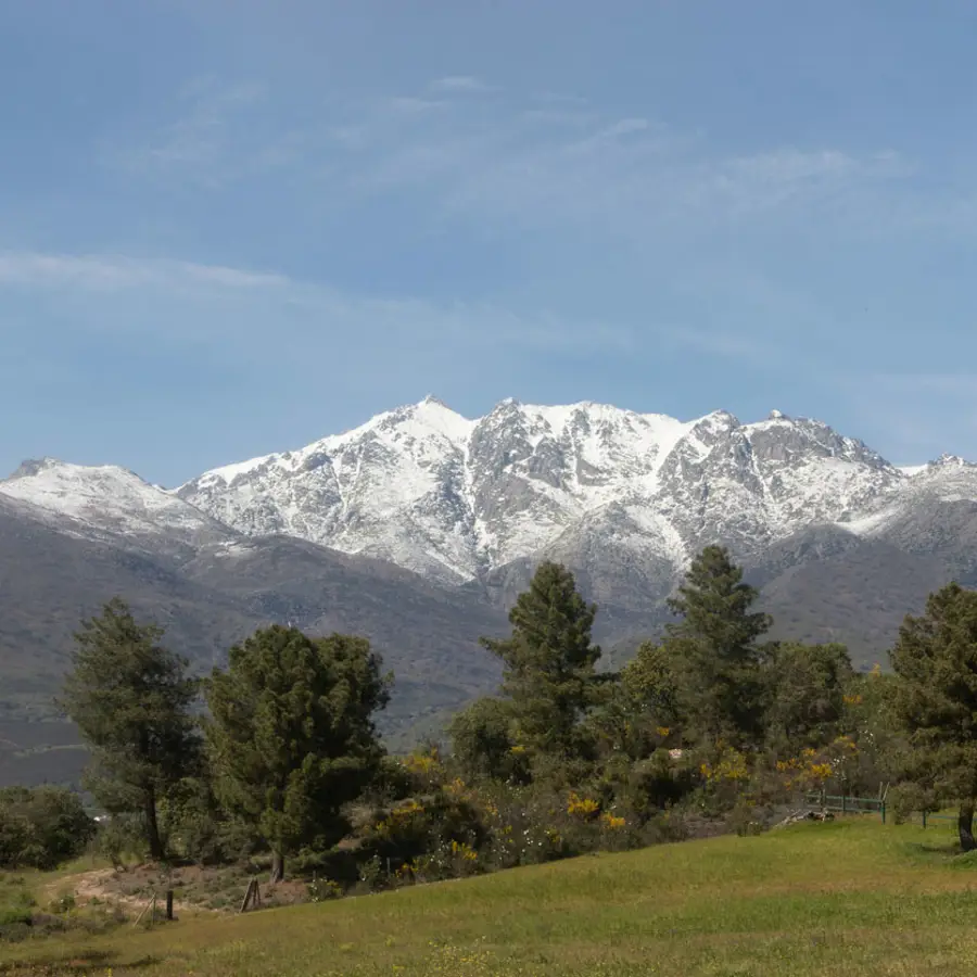 La ruta fácil para descubrir la Sierra de Gredos a pie desde las alturas y disfrutar de la naturaleza también en invierno 