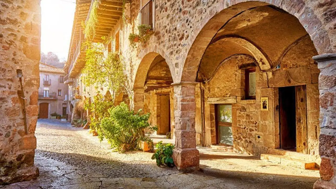 Plaza de Santa Pau, Gerona