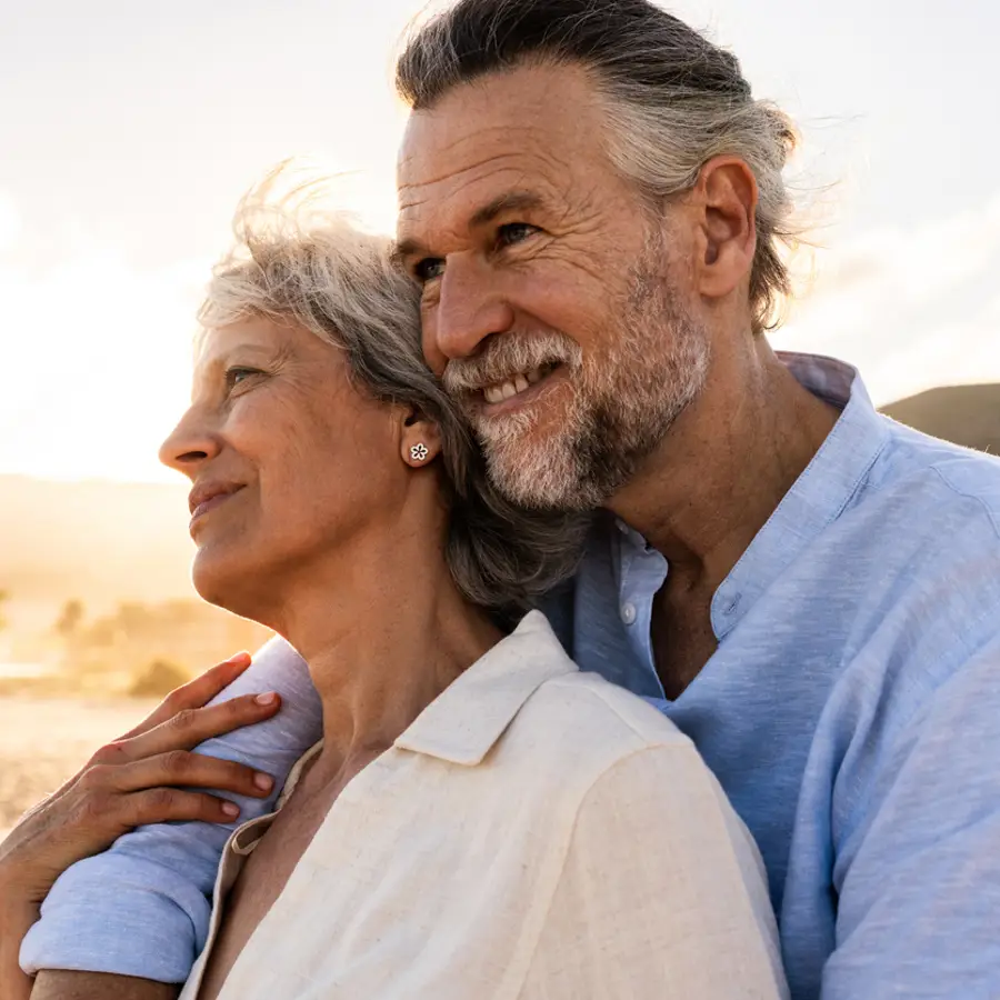 El secreto de la felicidad según Ester Munt-Brooks, la esposa del gurú de la felicidad de Harvard: "Es un verbo"