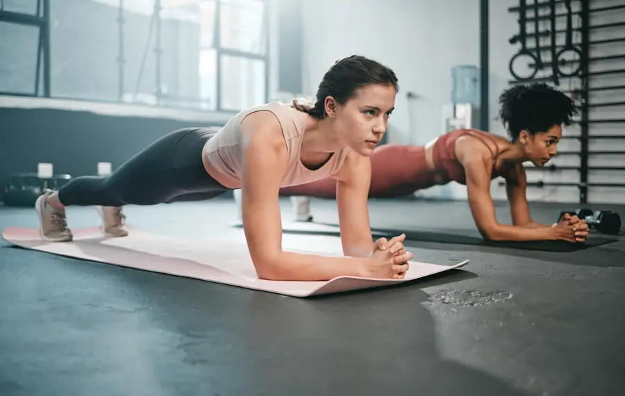 Mujer ejercicio plancha