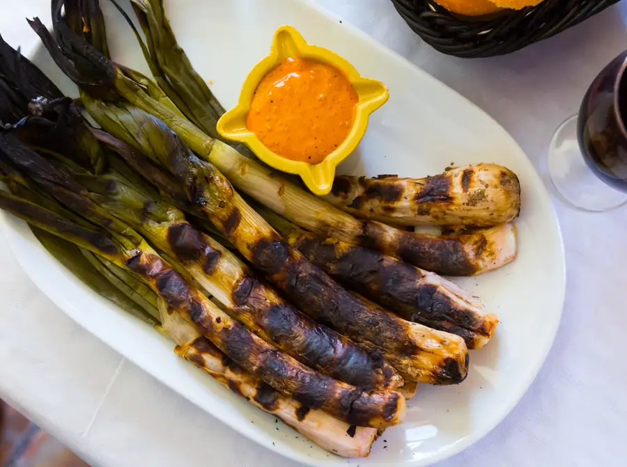 calçots con salsa romesco