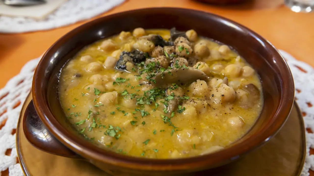 Guiso de garbanzos con boletus