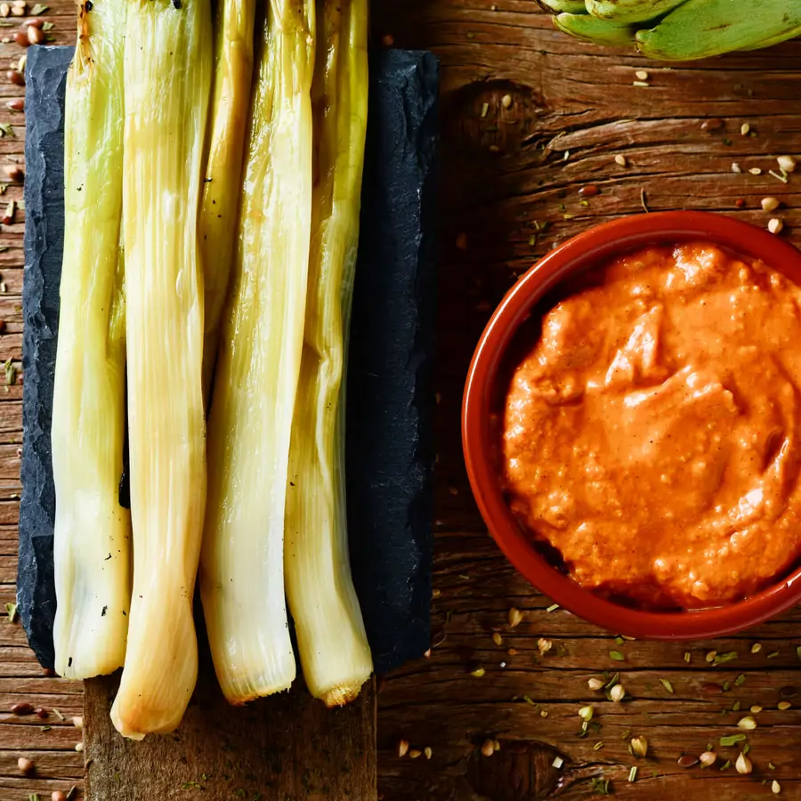 Cómo hacer calçots en freidora de aire con salsa romesco incluida