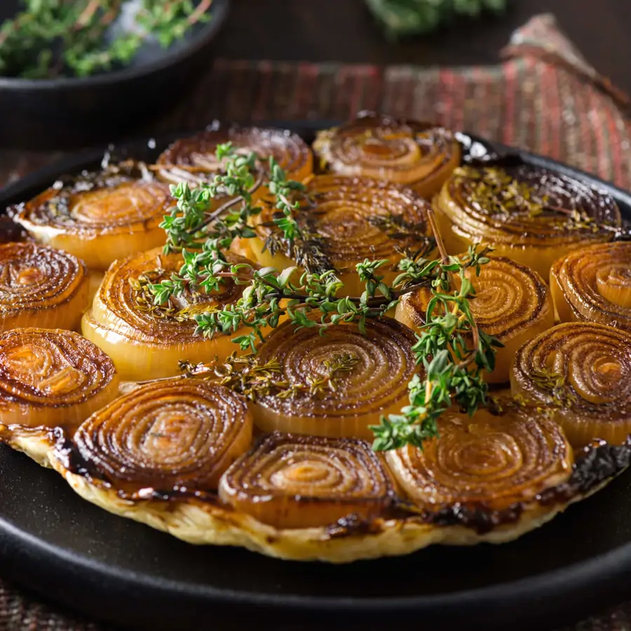 Tatin de puerros con queso de cabra y miel: el plato dulce-salado delicioso