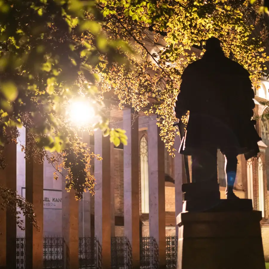 Ni estoicos ni epicúreos: por qué la filosofía de Kant sigue más vigente que nunca y es la base para lograr la felicidad