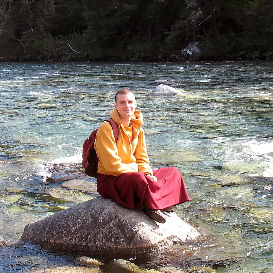 Lama Rinchen, monje budista de referencia en habla hispana: "No hay que juzgar a las personas, hay que evaluarlas y las evaluaciones caducan"